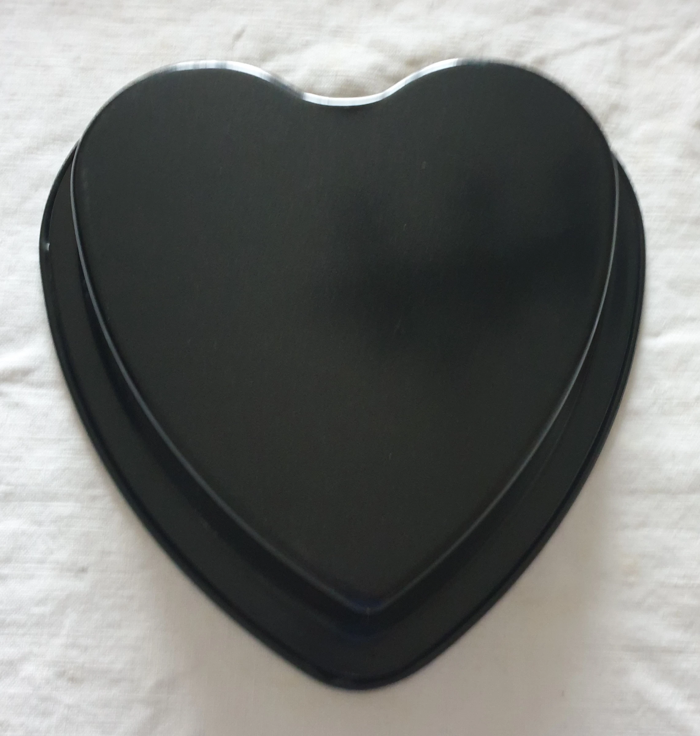 Black Heart-Shaped Cake Mold – photo 2